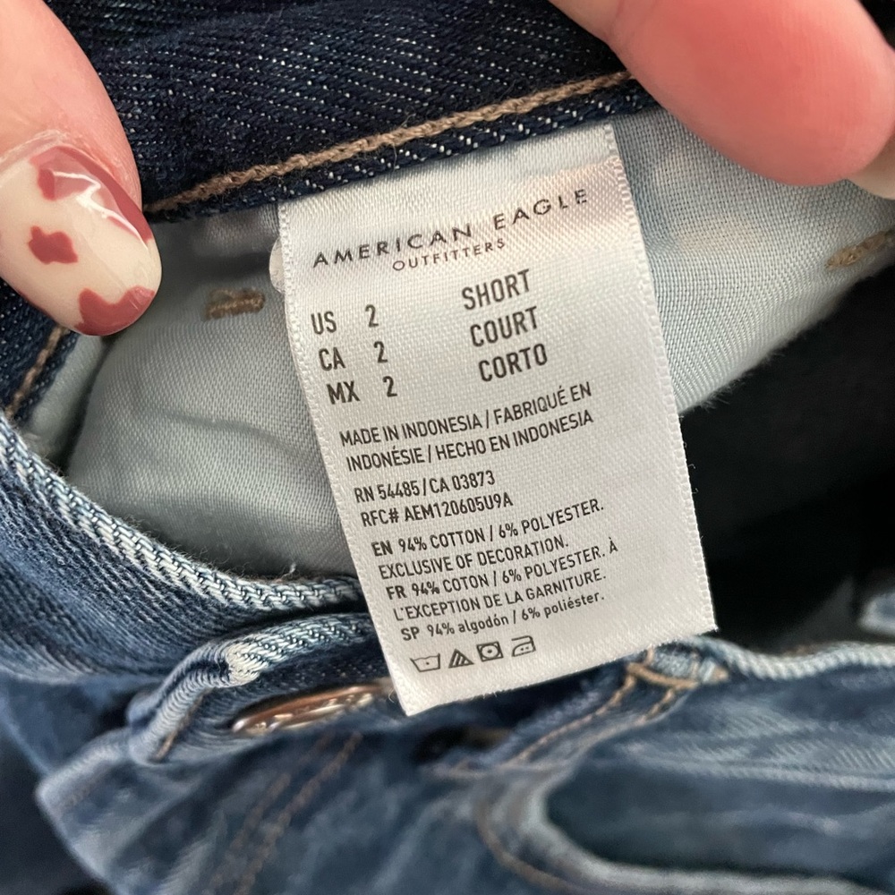 American Eagle Relaxed Mom Jean